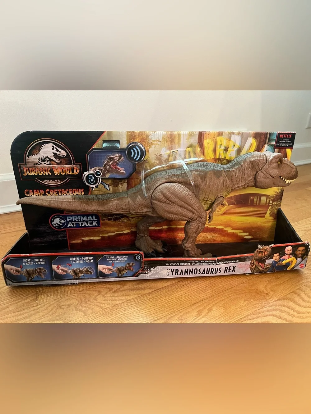 Jurassic World Camp Cretaceous Epic Roarin' Tyrannosaurus Rex dinosaur